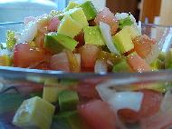 Салат из авокадо и помидоров